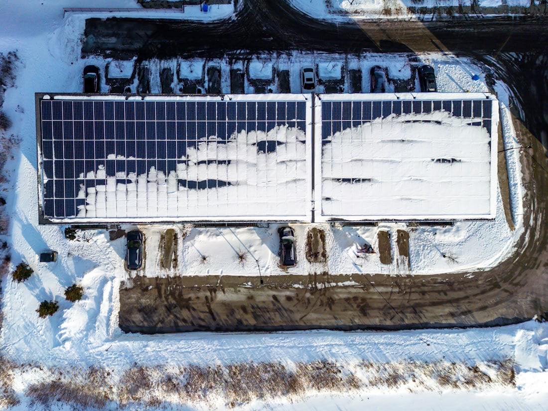 雪国で太陽光は意味ないのか — 冬の発電量・落雪・雪下ろしの現実と、それでも載せる意味2026